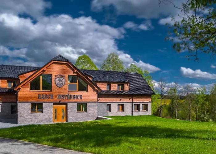 بيت ضيافة Ranch Jestrebice Hermanicky