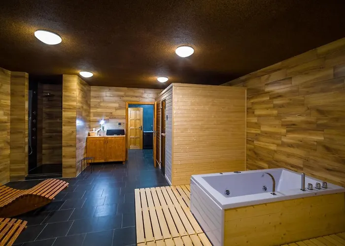 Ranch Jestrebice بيت ضيافة Hermanicky